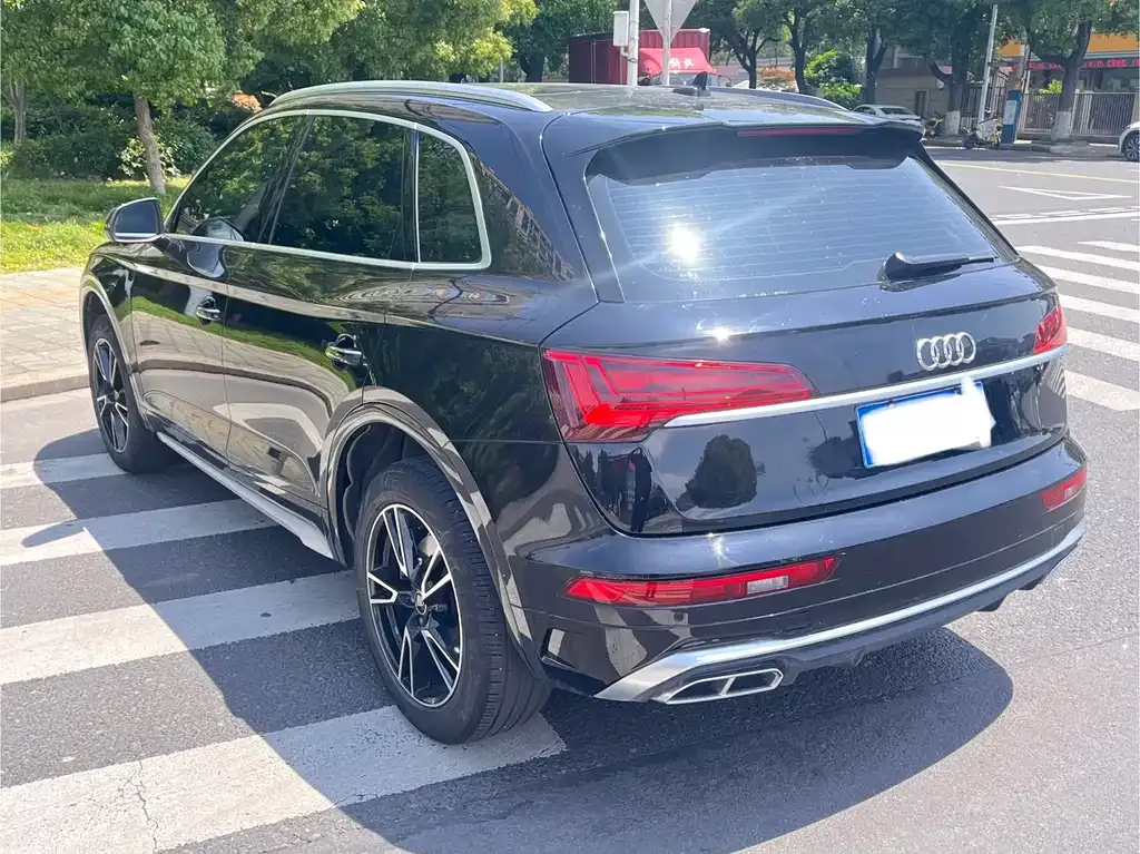 Audi Q5L — фото 10