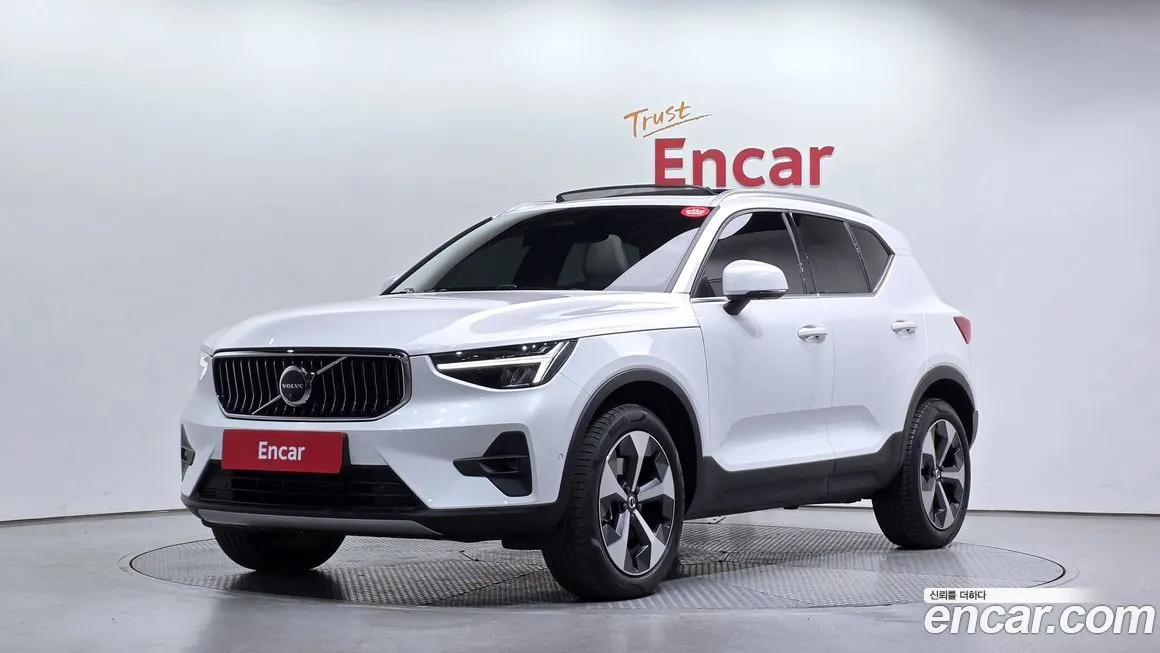 Volvo XC40 — фото 1