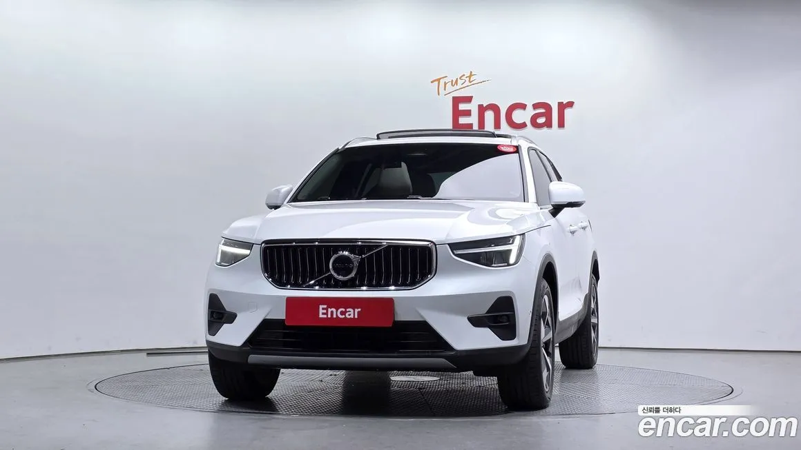 Volvo XC40 — фото 3