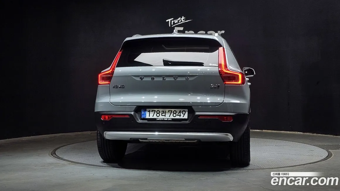 Volvo XC40 — фото 5