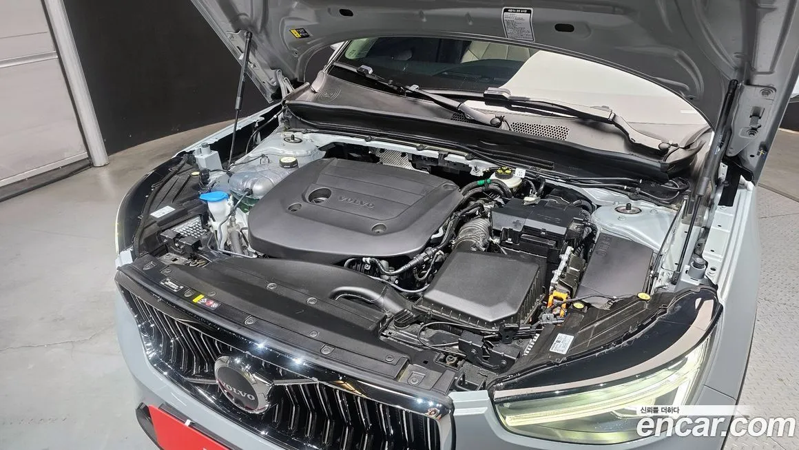 Volvo XC40 — фото 10