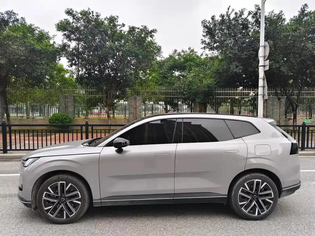 Volvo XC70 Plug-in Hybrid — фото 7