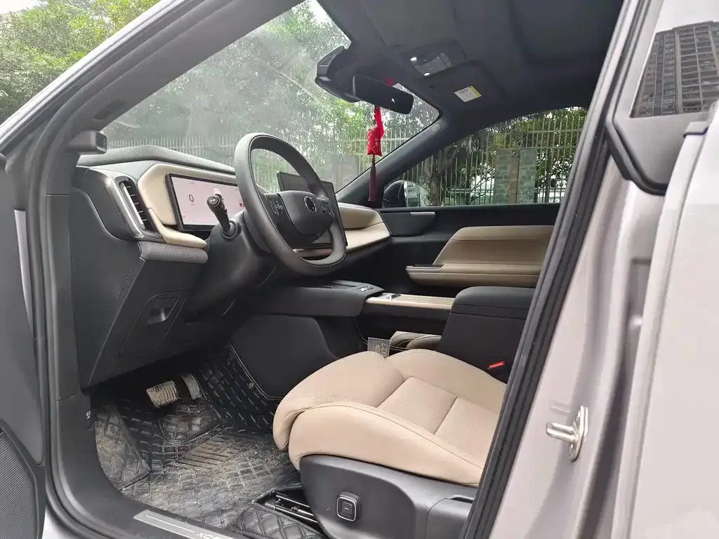Volvo XC70 Plug-in Hybrid — фото 3