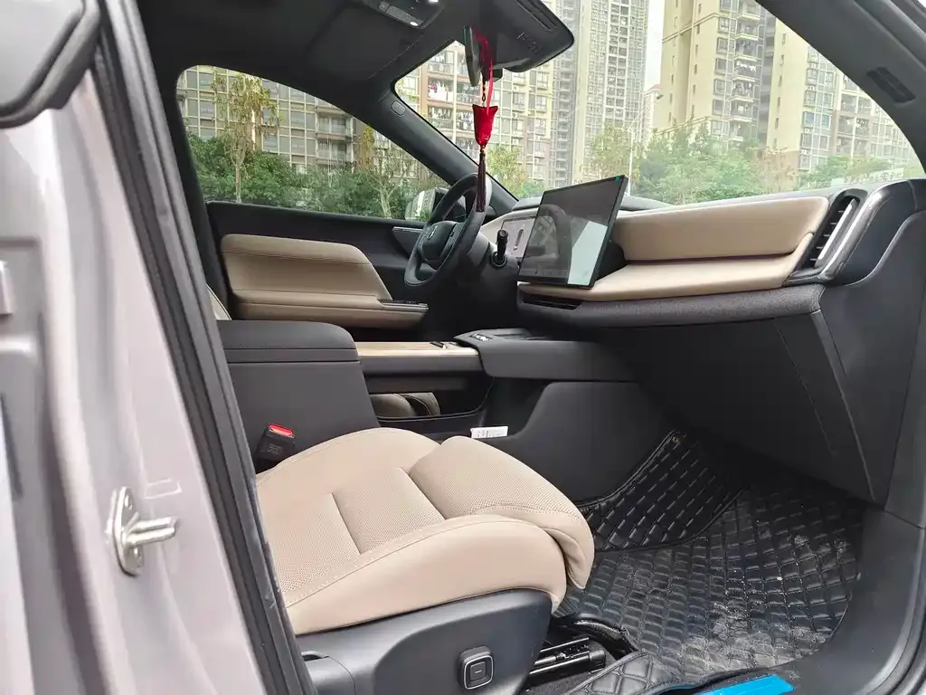 Volvo XC70 Plug-in Hybrid — фото 2
