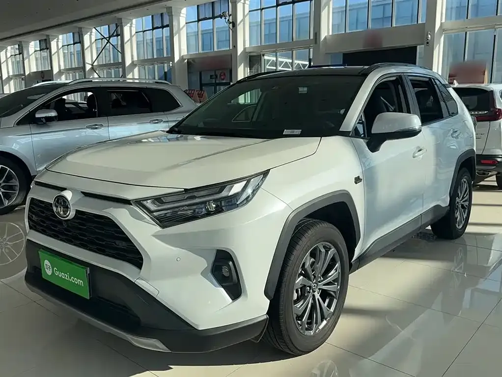 Toyota RAV4 — фото 1