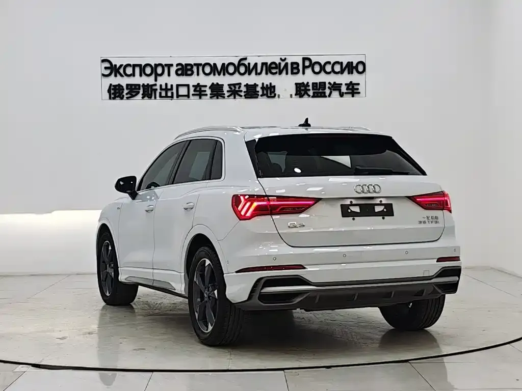 Audi Q3 — фото 10