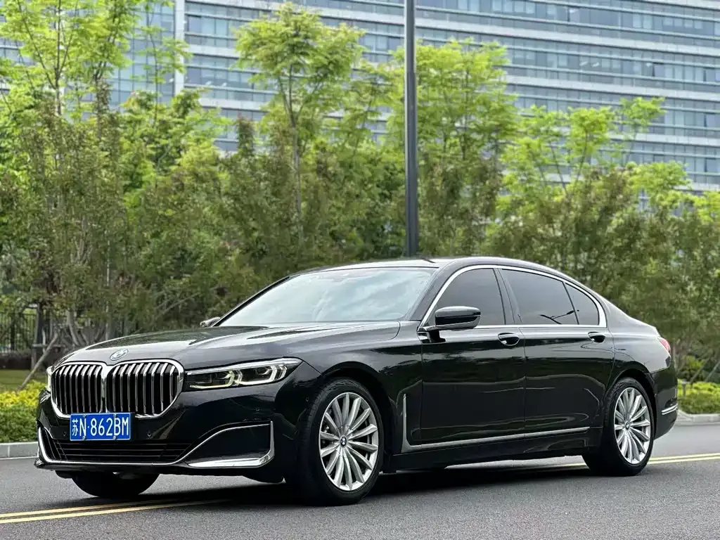 BMW 7 Series — фото 1