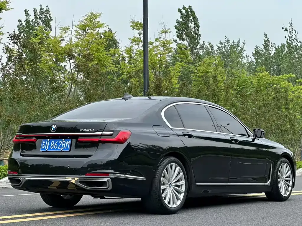 BMW 7 Series — фото 10
