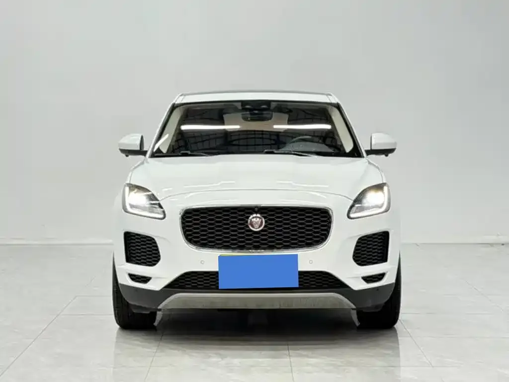Jaguar E-PACE — фото 9