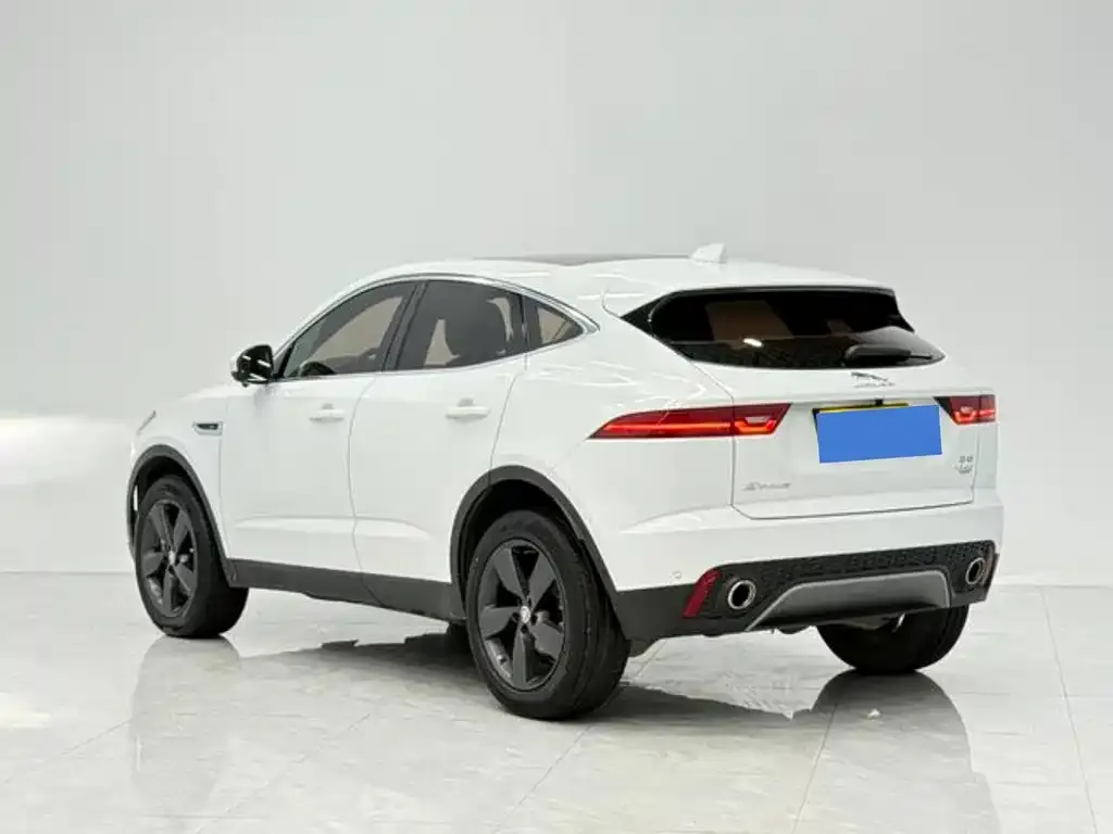 Jaguar E-PACE — фото 5