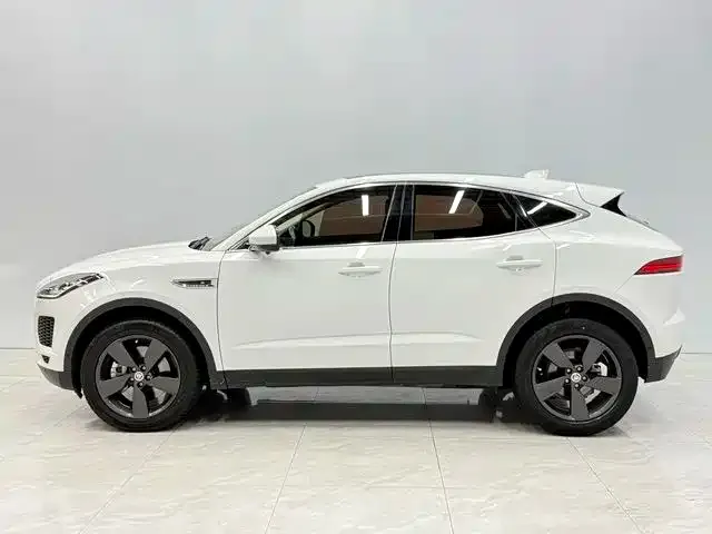 Jaguar E-PACE — фото 2