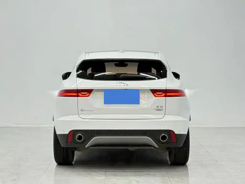 Jaguar E-PACE — фото 10
