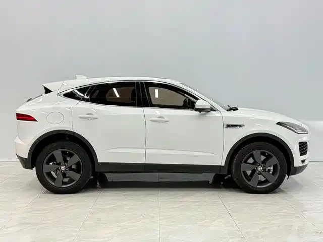Jaguar E-PACE — фото 4