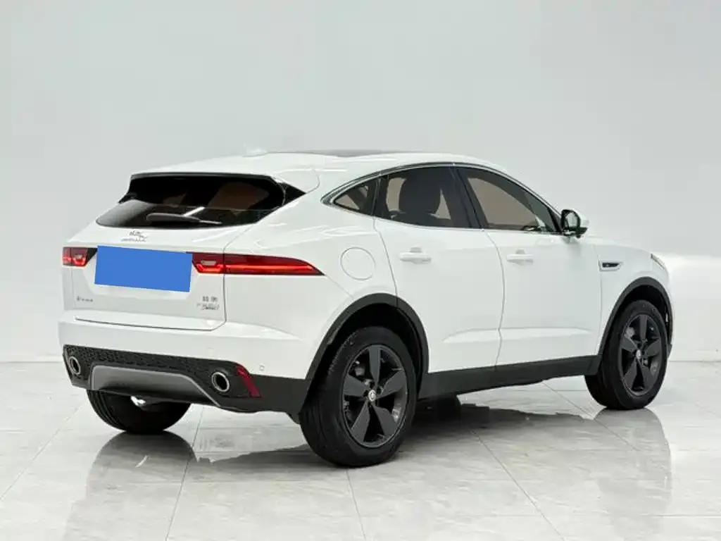 Jaguar E-PACE — фото 6
