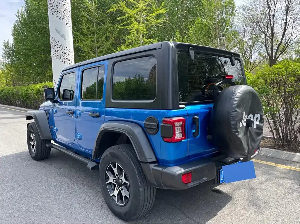 Jeep Wrangler — фото 7