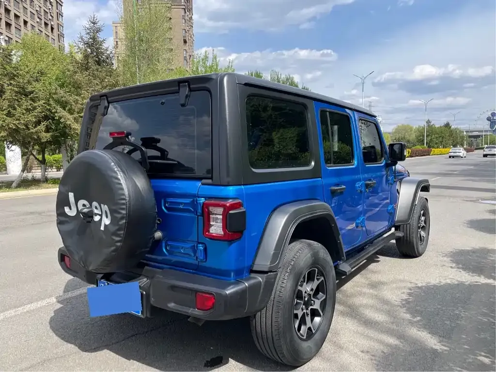 Jeep Wrangler — фото 8