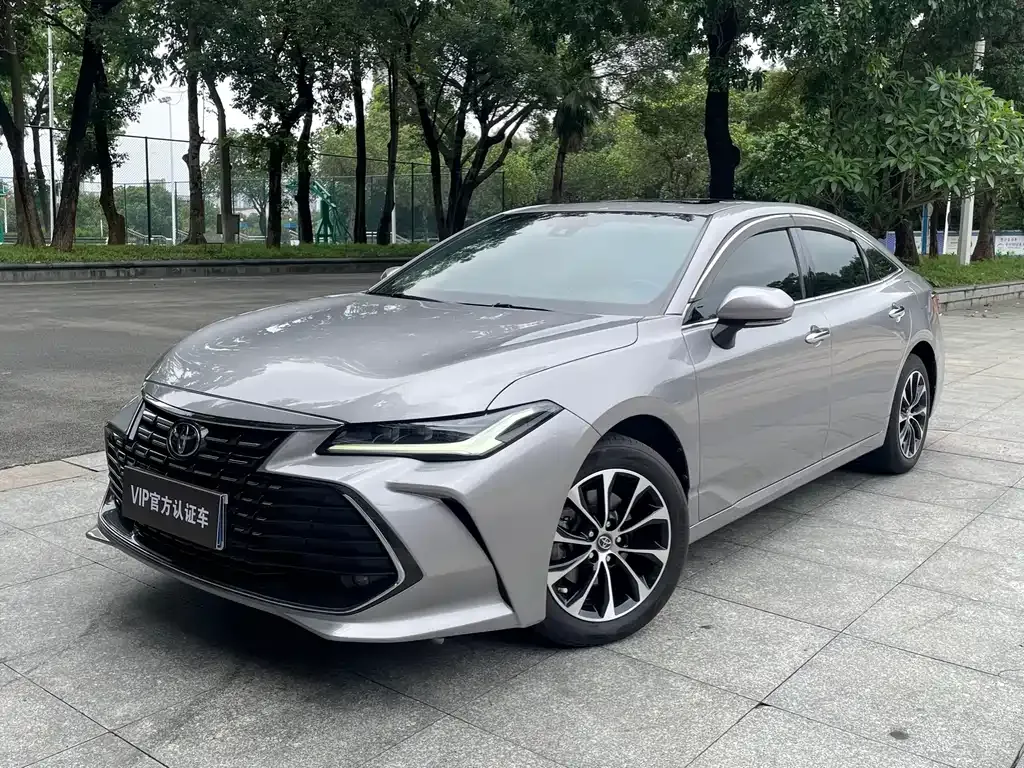 Toyota Avalon — фото 1
