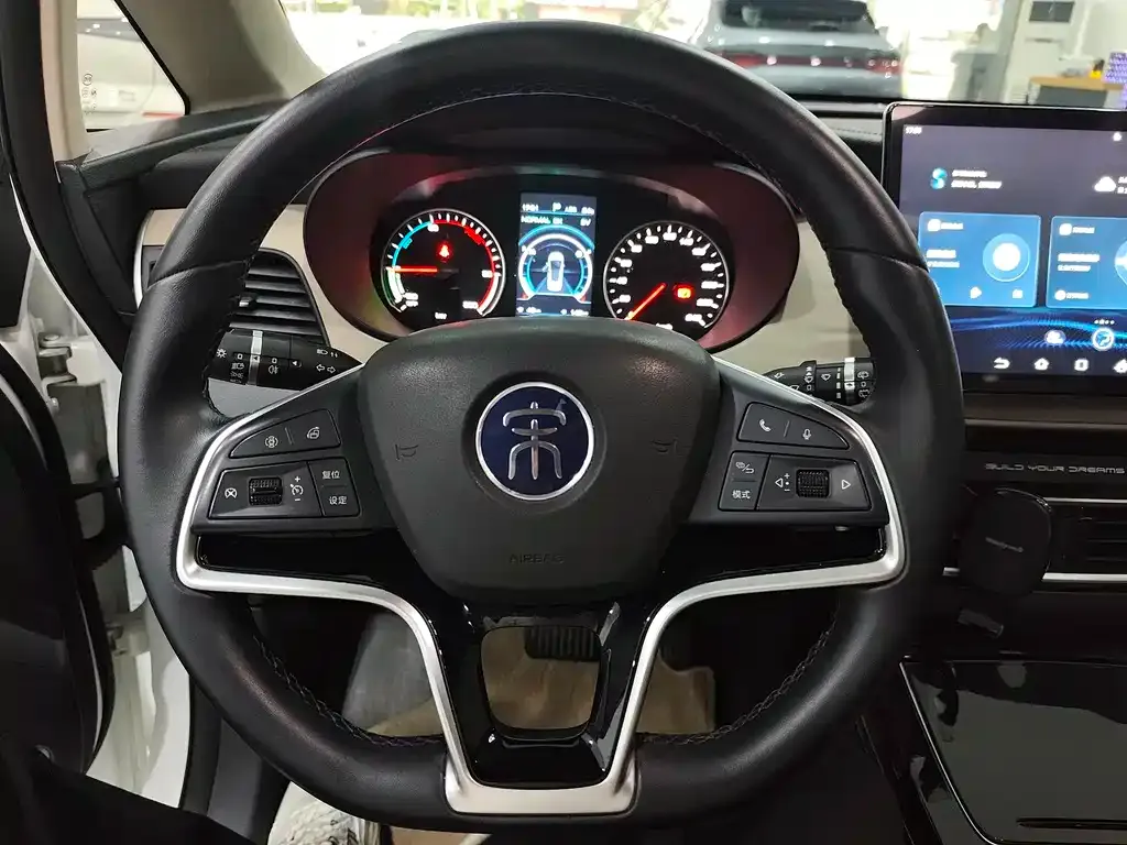 BYD MAX New Energy — фото 8