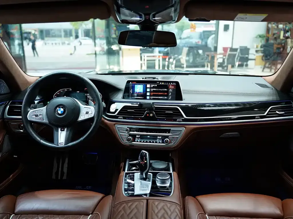 BMW 7 Series — фото 9
