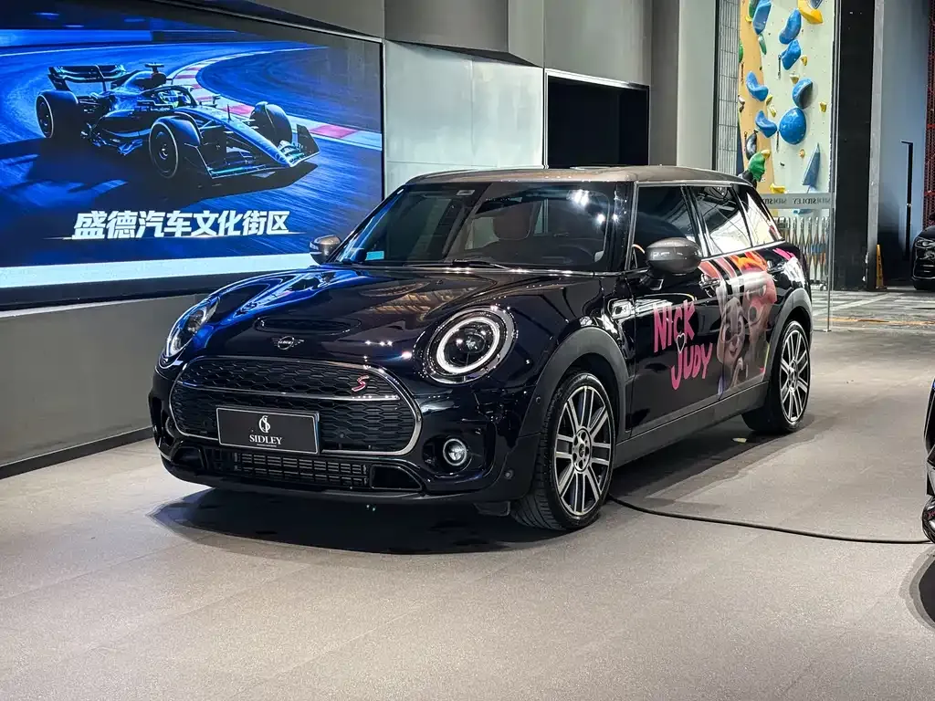 MINI Clubman — фото 1