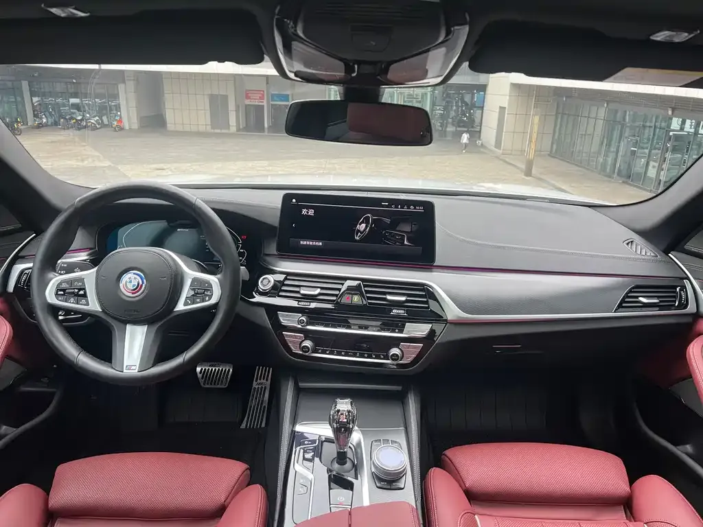 BMW 5 Series New Energy — фото 8
