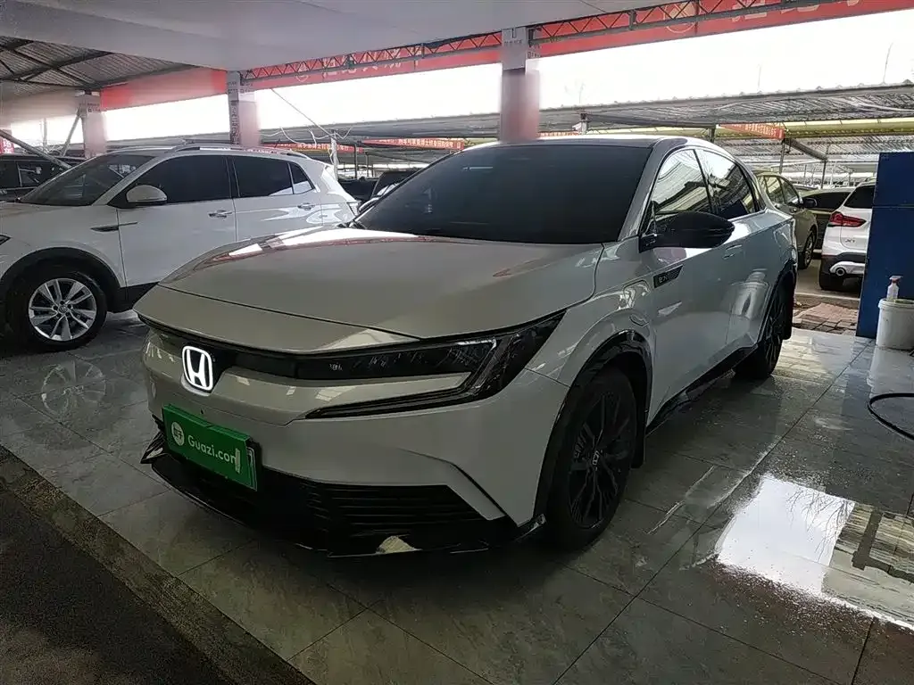 Honda e:NP2 — фото 1