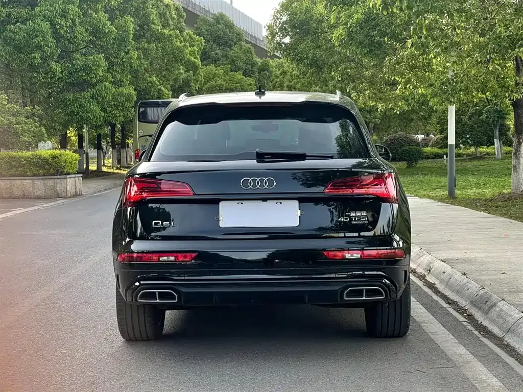 Audi Q5L — фото 8