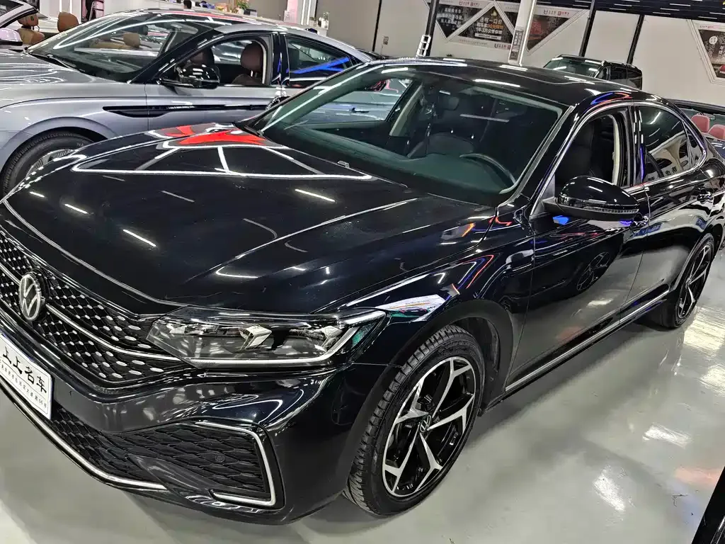 Volkswagen Passat — фото 1