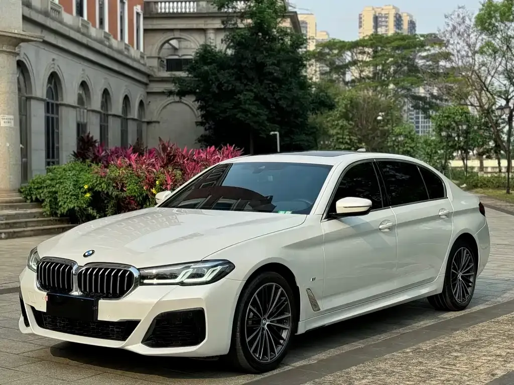 BMW 5 Series — фото 1