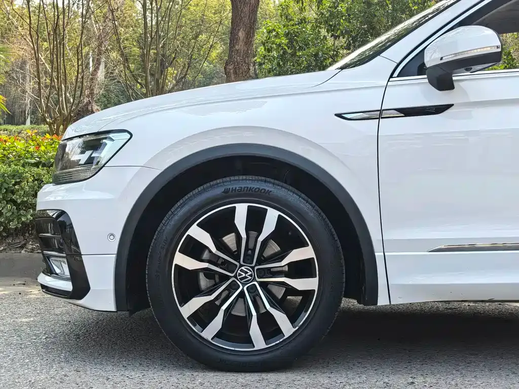 Volkswagen Tiguan L — фото 3