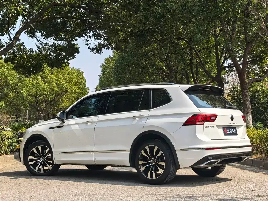 Volkswagen Tiguan L — фото 6