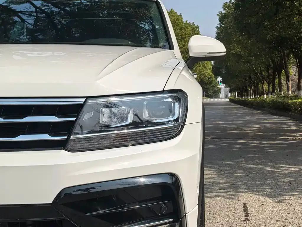 Volkswagen Tiguan L — фото 7