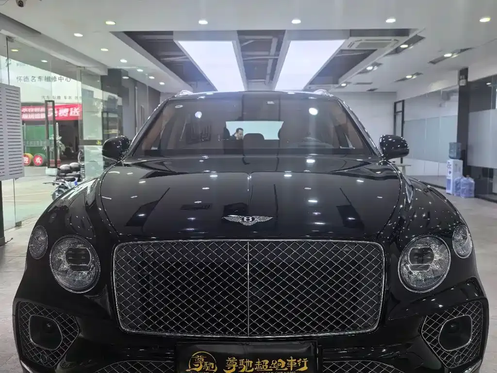Bentley Bentayga — фото 1