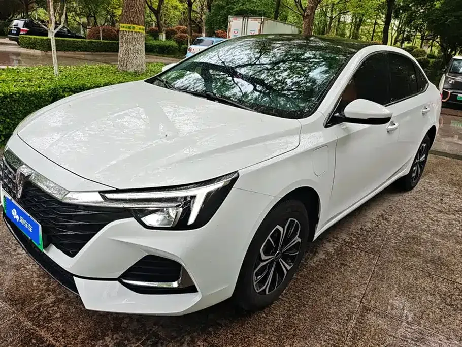 Roewe i6 MAX New Energy — фото 1