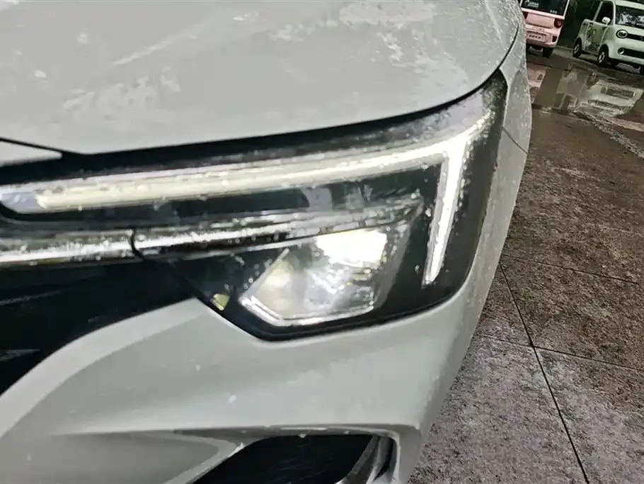 Roewe i6 MAX New Energy — фото 6