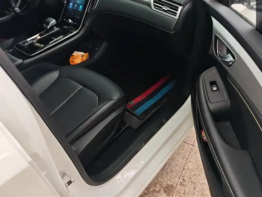 Roewe i6 MAX New Energy — фото 2