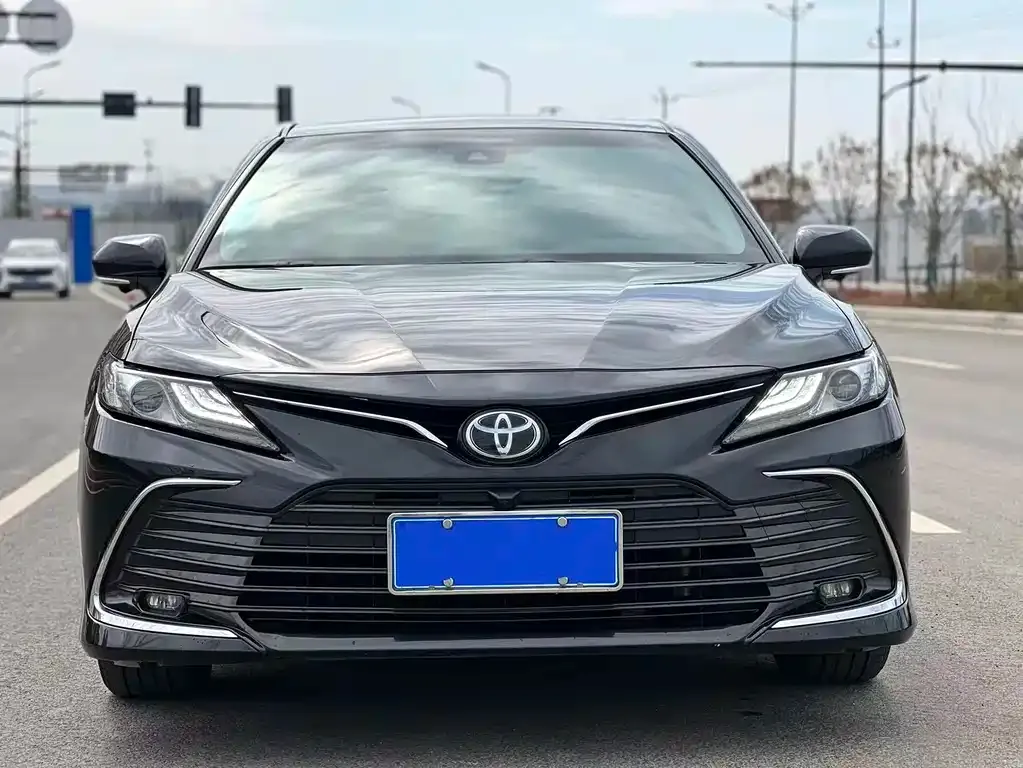 Toyota Camry — фото 4