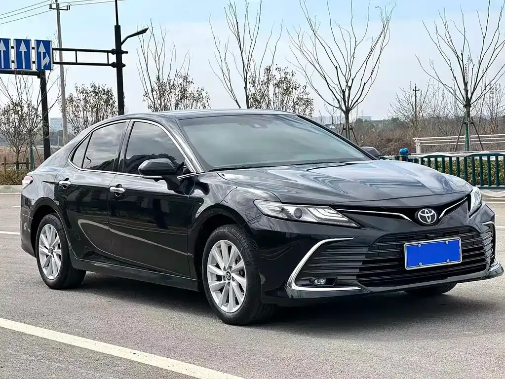 Toyota Camry — фото 9