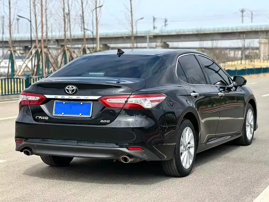 Toyota Camry — фото 7