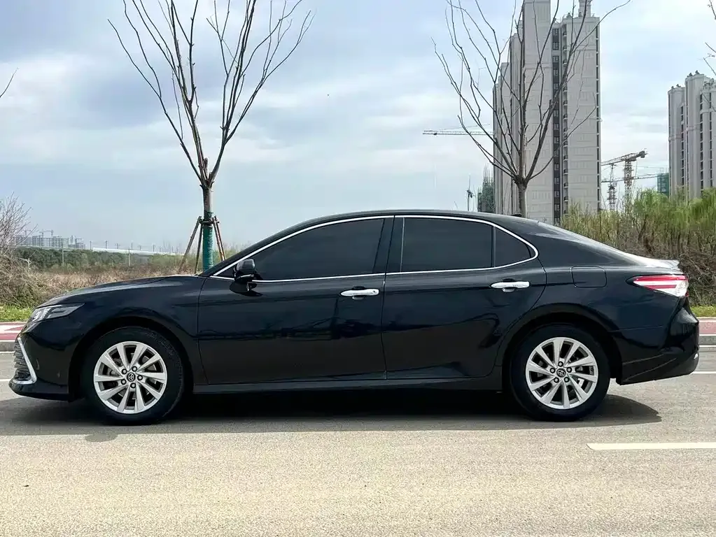 Toyota Camry — фото 3
