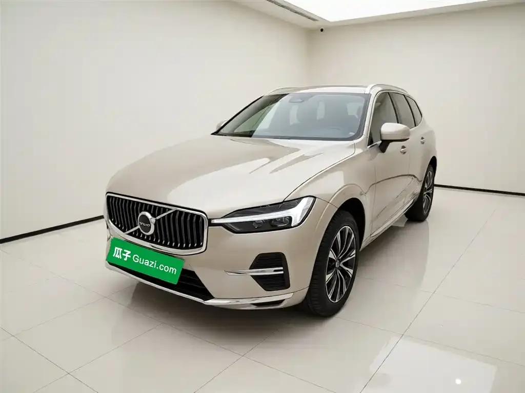 Volvo XC60 — фото 1