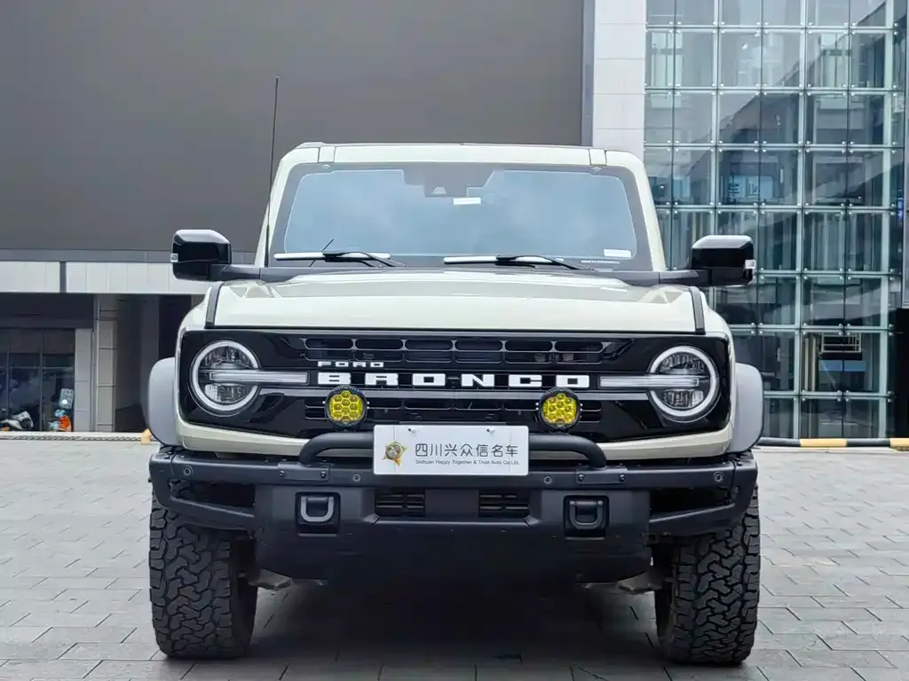 Ford Bronco — фото 1