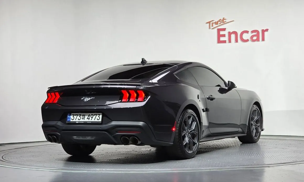 Ford Mustang — фото 8