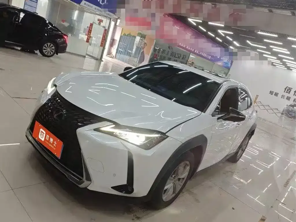 Lexus UX — фото 1