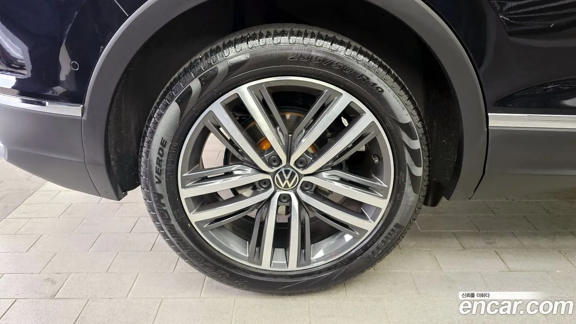 Volkswagen Tiguan — фото 9