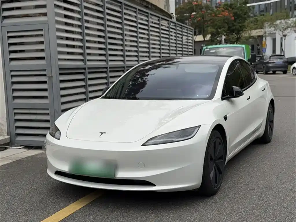 Tesla Model 3 — фото 10