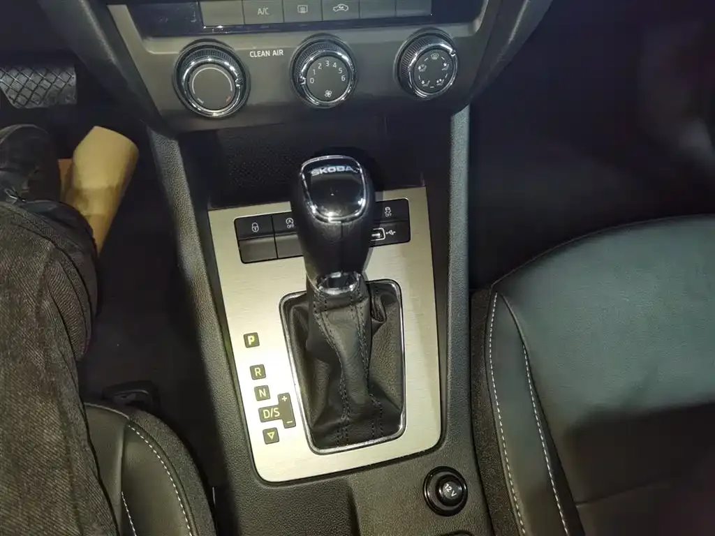 Skoda Octavia — фото 10