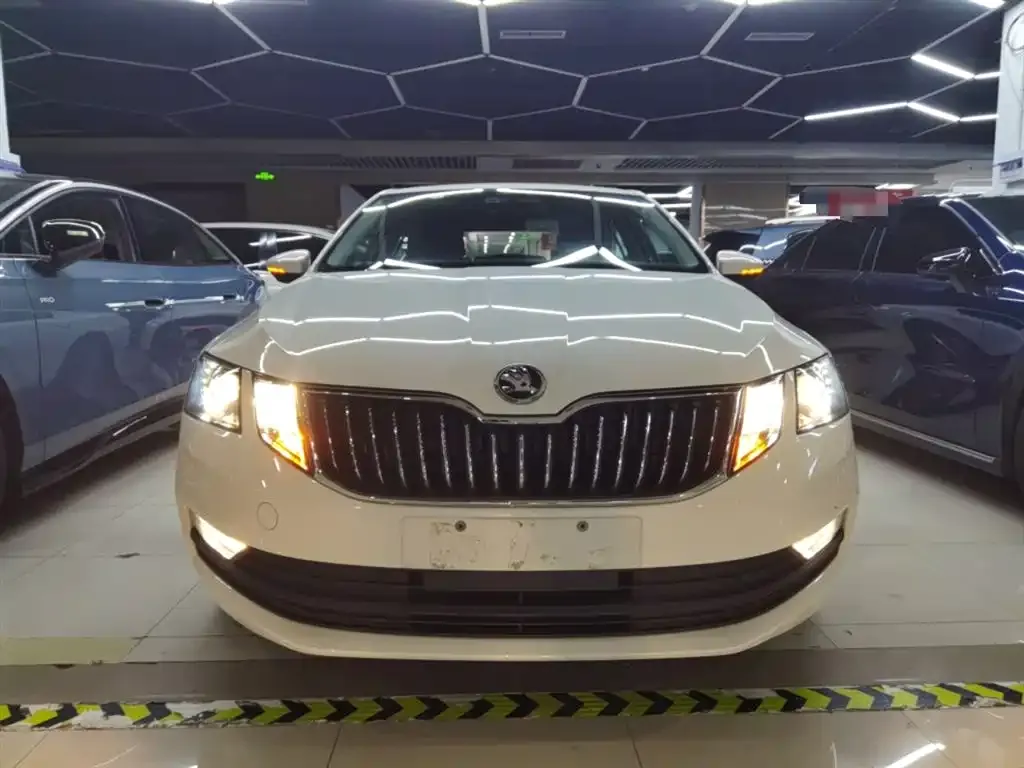 Skoda Octavia — фото 7