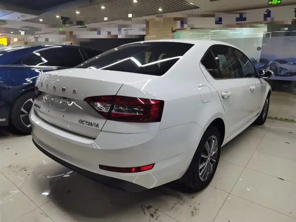 Skoda Octavia — фото 3