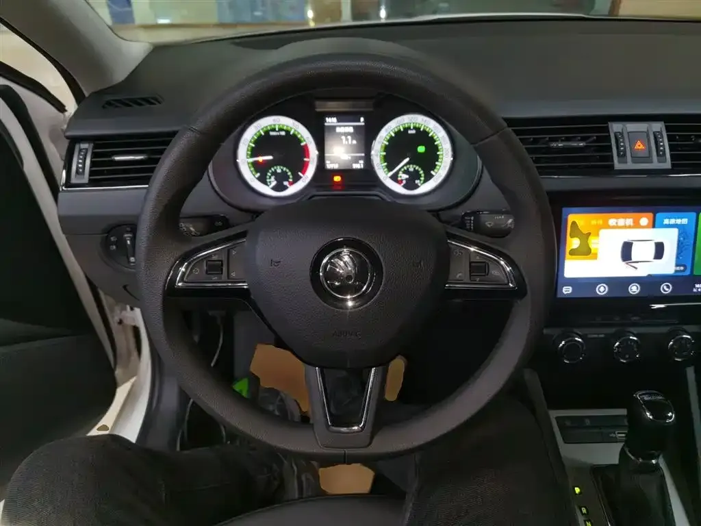 Skoda Octavia — фото 5